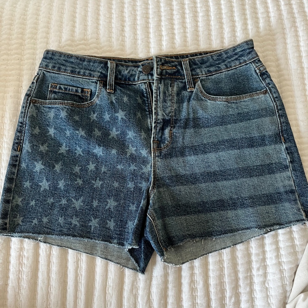 Woman's Old Navy Shorts